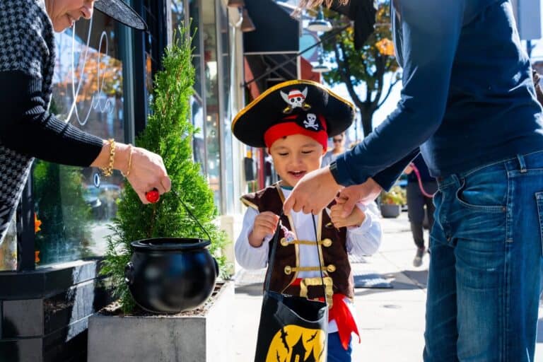 Halloween events that aren’t terrifying in Philadelphia ?