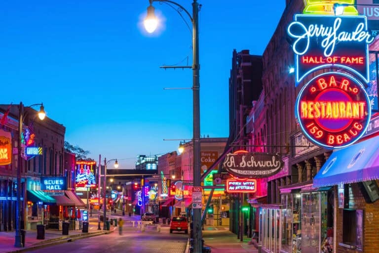 Mom’s Gone Mild: A Girl’s Trip to Nashville at the Lyric Lounge